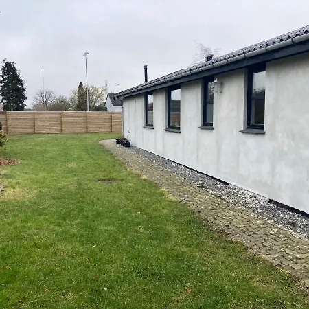 Med Private Vaerelser Delt Badevaerelse/kokken, Sj. ホームステイ