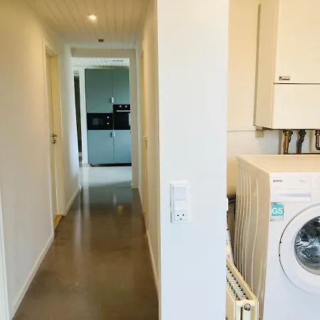 Med Private Vaerelser Delt Badevaerelse/kokken, Sj. * Viby