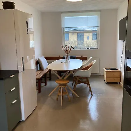 Med Private Vaerelser Delt Badevaerelse/kokken, Sj. *