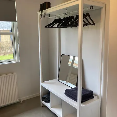 Med Private Vaerelser Delt Badevaerelse/kokken, Sj. * Viby