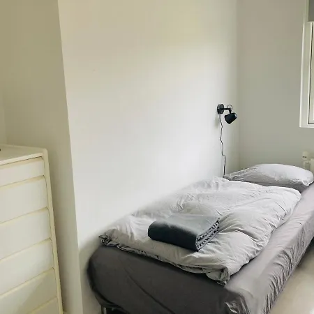 Med Private Vaerelser Delt Badevaerelse/kokken, Sj. *