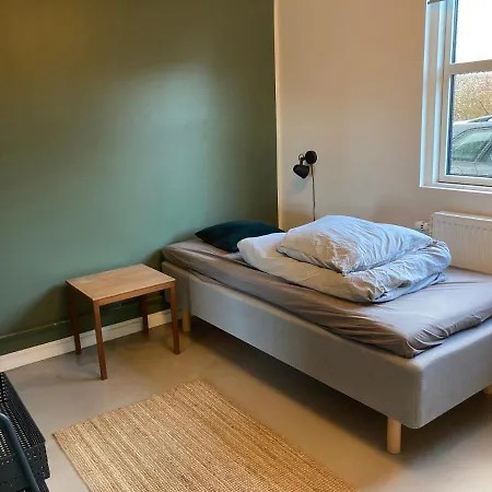 Med Private Vaerelser Delt Badevaerelse/kokken, Sj. *