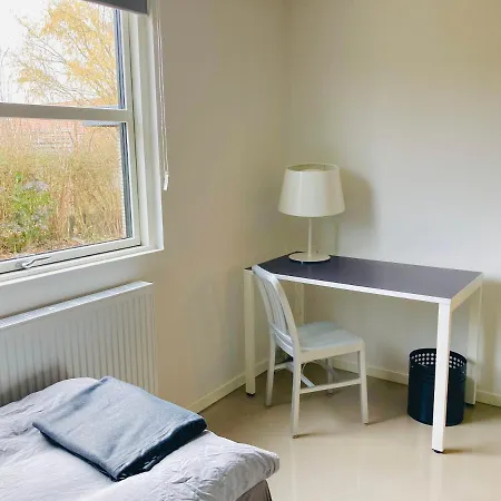 홈스테이 Med Private Vaerelser Delt Badevaerelse/kokken, Sj. *