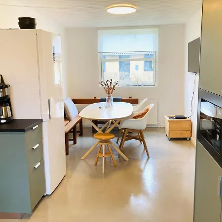 Med Private Vaerelser Delt Badevaerelse/kokken, Sj. ホームステイ Viby