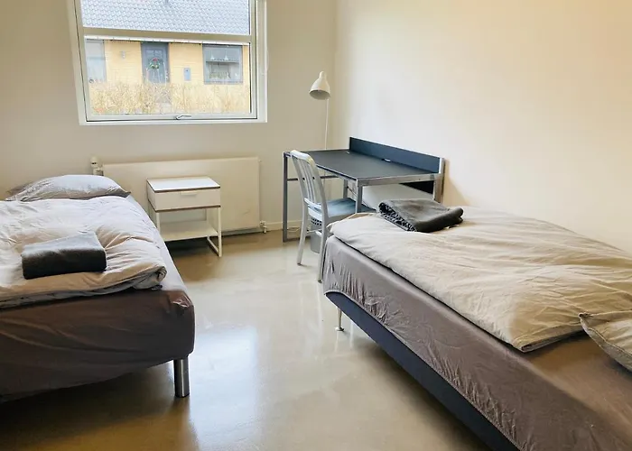 Med Private Vaerelser Delt Badevaerelse/kokken, Sj. * Viby
